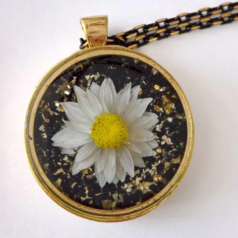Daisy with Gold Dust - Resin Necklace